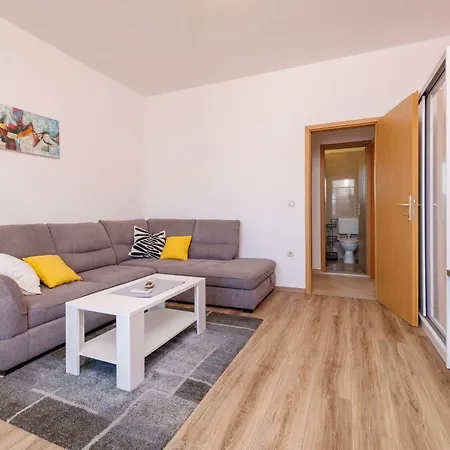 Darko Apartment *